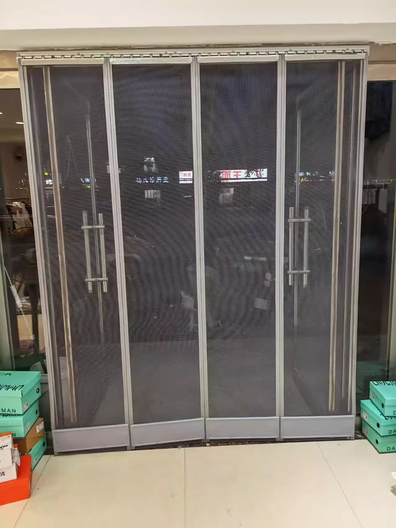 Heavy Duty Magnetic Screen Door with reinforced pet-resistant mesh